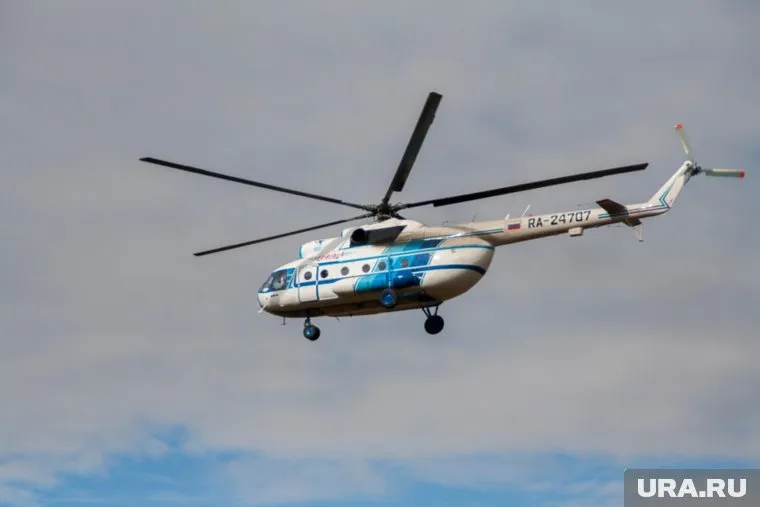 Перевозкой людей в тундре занимается Ми-8