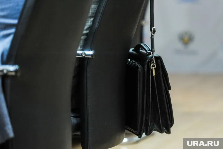 Специалист по кадрам управления спорта получил выговор и замечание