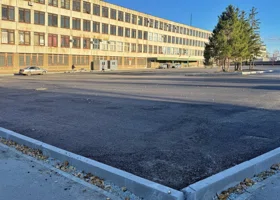 В Кургане делают новую парковку возле КМЗ