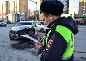 В центре Екатеринбурга погибла женщина — ее дважды сбила машина