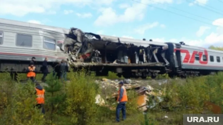 При столкновении погибли два пассажира поезда