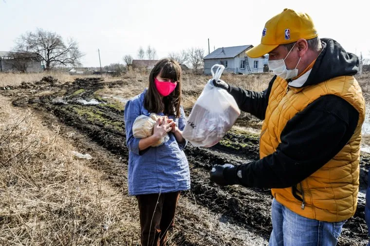Добровольческая акция по доставке продуктов организованная Михаилом Щаповым. Челябинск