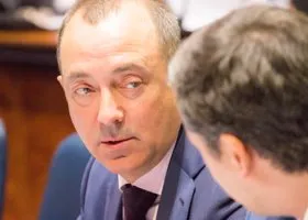Фигурант дела о коррупции в правительстве Югры сбежал от СКР
