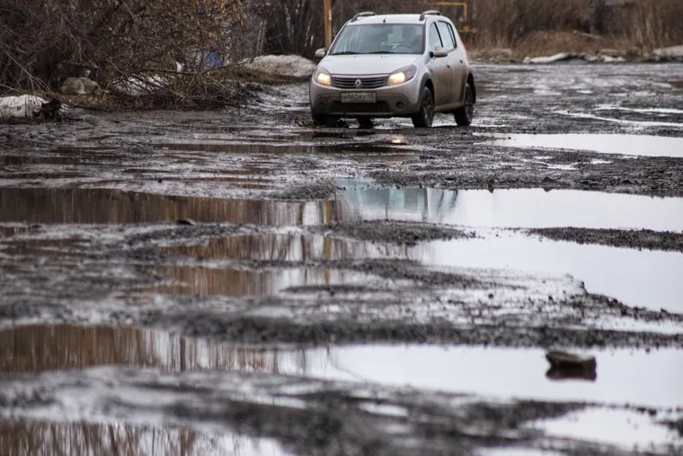Ямы на дороге по улице 2-я Часовая. Курган