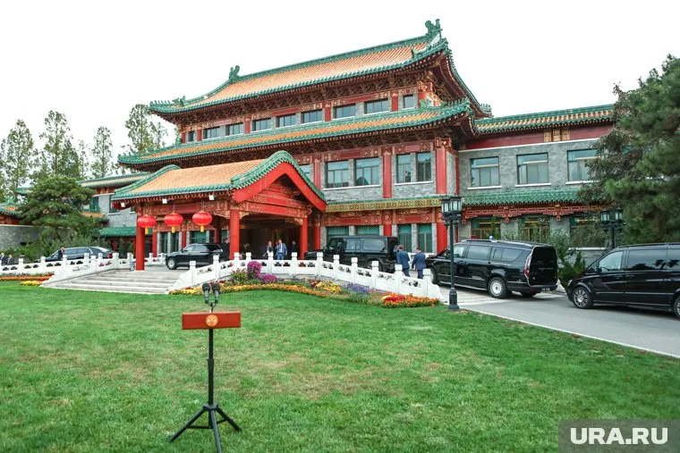 Полина Назарова и Олеся Слуцкая стали обладателями сертификатов на стажировку в Китай