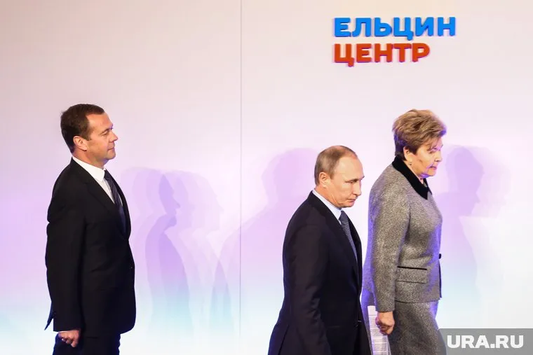 Президент России Владимир Путин, премьер Дмитрий Медведев и вдова первого президента Наина Ельцина на открытии Ельцин Центра в Екатеринбурге