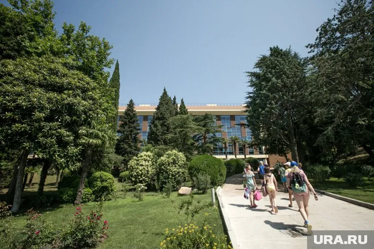 Беженцев из Донбасса отправят на Черное море, дорогу им оплатят власти