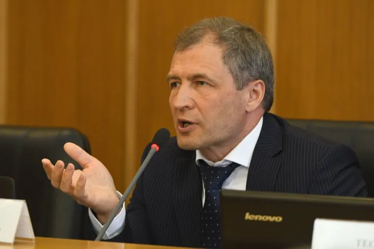 Заседание гордумы, обсуждение протестов в сквере около театра драмы. Екатеринбург