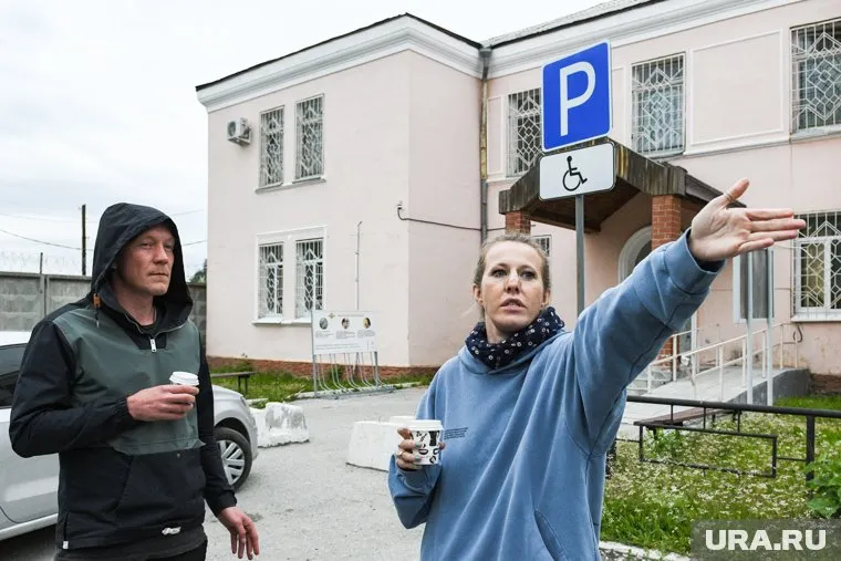 Собчак и ее оператор поделились переживаниями о конфликте в монастыре