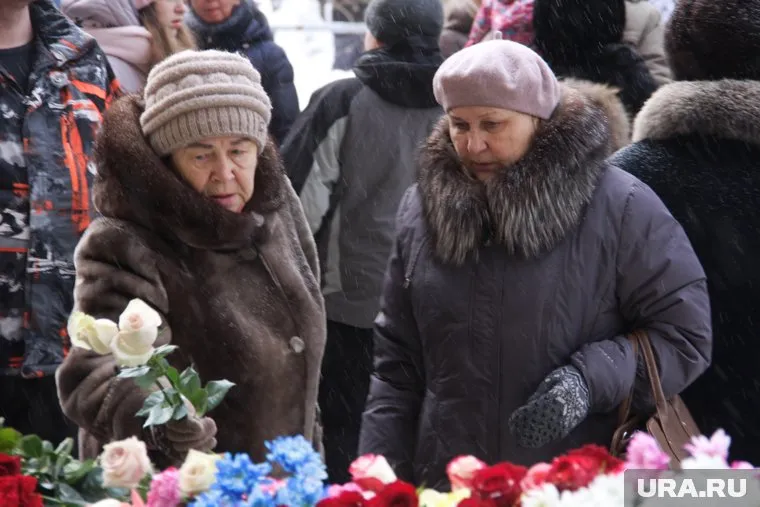 Жители города скорбят о погибших в результате взрыва