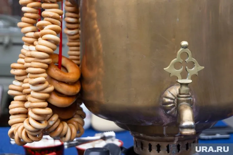 Самовар стоял в заведении