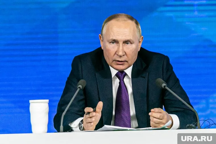 Путин подписал закон о защите детей от педофилов