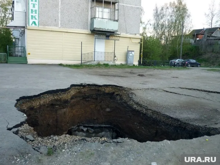Провал в поселке Арти