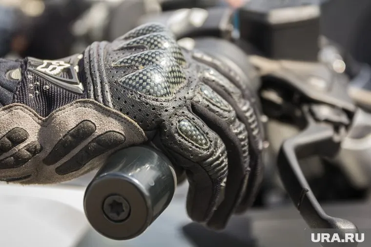 Водитель мотоцикла эндуро прятал в лесу наркотики 