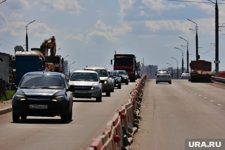 Движение по мосту на проспекте Маршала Голикова осуществляется по трем полосам