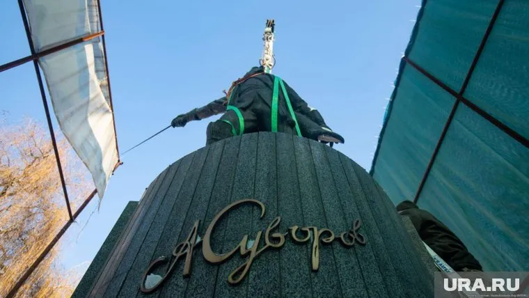 Вятрович назвал создателя теории украинского национализма более подходящим кандидатом для памятника, чем «московский мусор» в лице Суворова