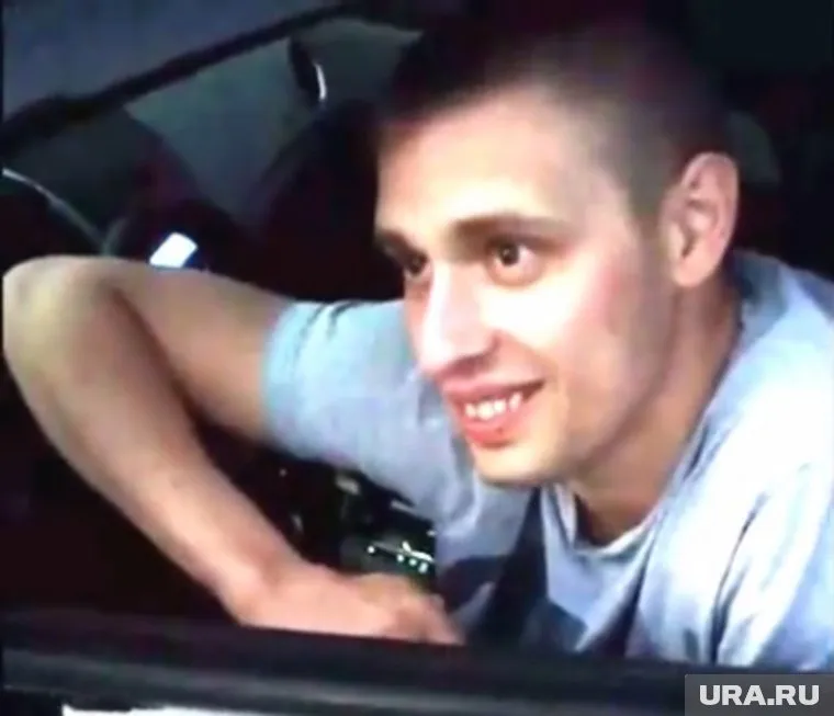 Молодой человек представился старшим инсперктором ДПС