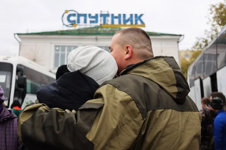 Отправка мобилизованных от кинотеатра "Спутник". Курган