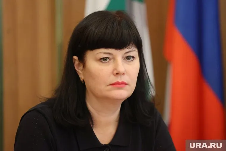 Елена Ситникова предложила погорельцам жить в лагере им. Островского