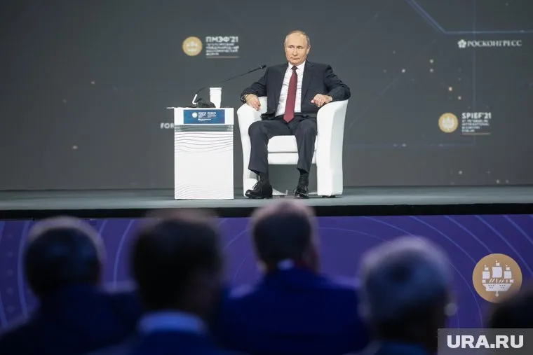 Владислав Сурков считает, что Путин сохранил институты республики, но подчинил их себе