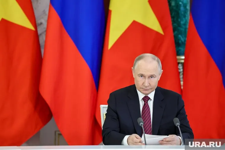 Президент РФ Владимир Путин недвусмысленно дал понять, что в случае военной угрозы Вьетнаму, армия России придет на помощь