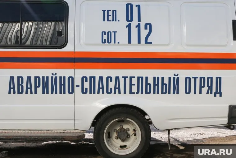 Спасатели Кургана эвакуировали рабочего завода и передали сотрудникам БСМП