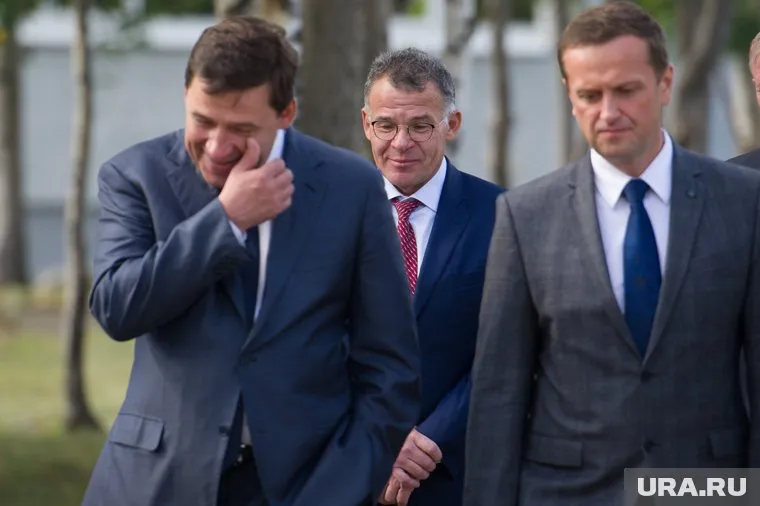 Владимир Тунгусов (справа), по сути, отстранен от управления политикой региона