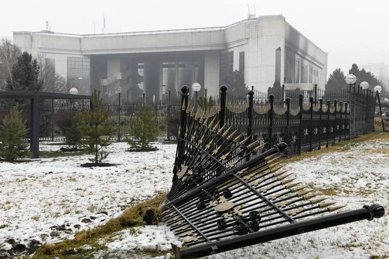 Резиденция президента Казахстана в Алма-Ате после штурма. Алма-Ата, Казахстан