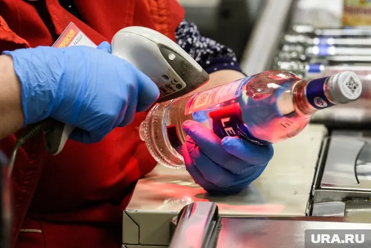 Из-под полы стали торговать киоски