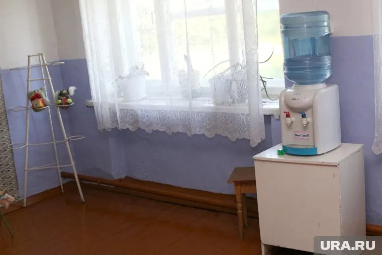 Конфликт в элитной школе разгорелся из-за воды из кулера