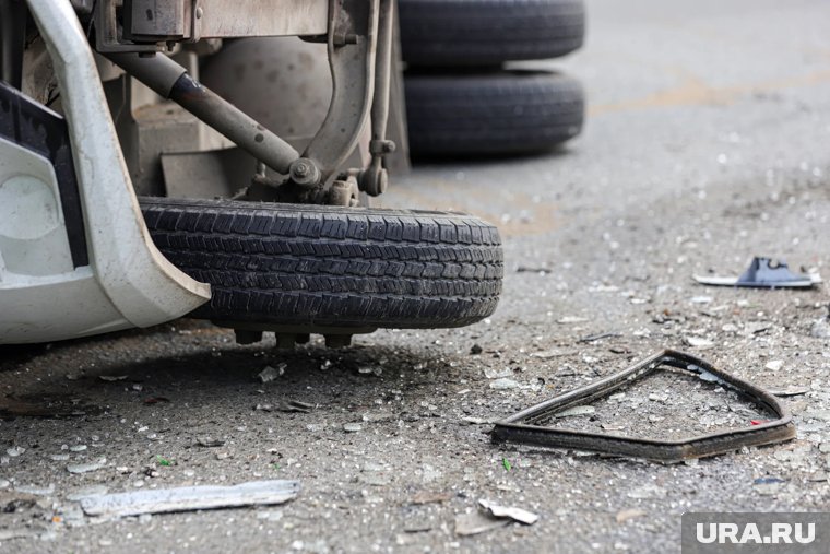 В Кургане две машины столкнулись в жестком ДТП на перекрестке Гоголя-Савельева. Видео