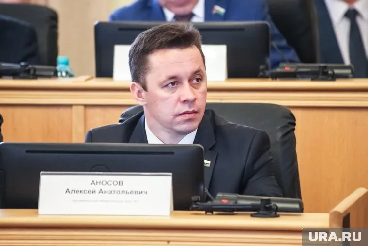 Причиной изгнания депутата Алексея Аносова стал конфликт с руководством