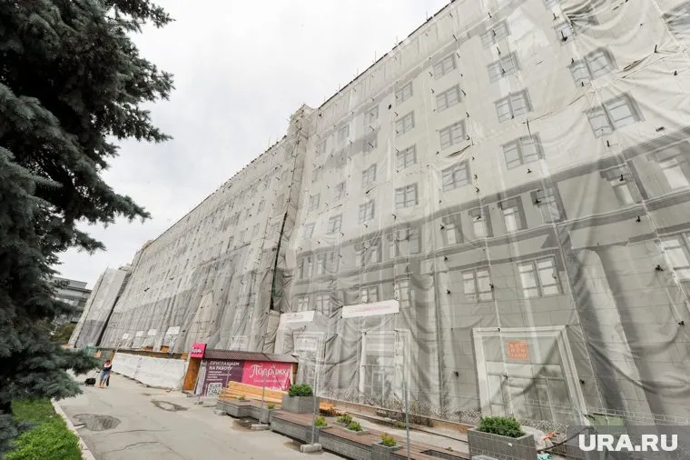 Ремонт должны были завершить до 1 сентября, однако очевидно, что строители в эти сроки не уложатся