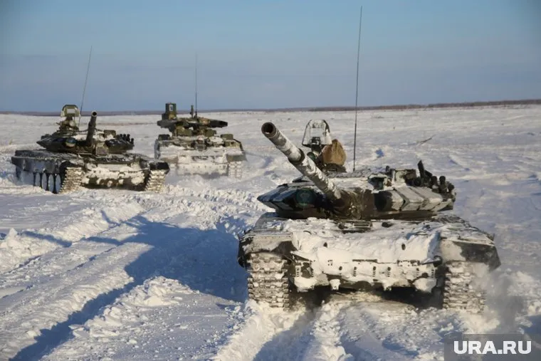 Экипажи российских танков уничтожили артиллерийские позиции ВСУ на купянском направлении