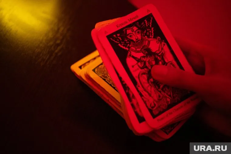 Гадания, не имеют научного обоснования, вводят людей в заблуждение и зачастую используются для мошенничества