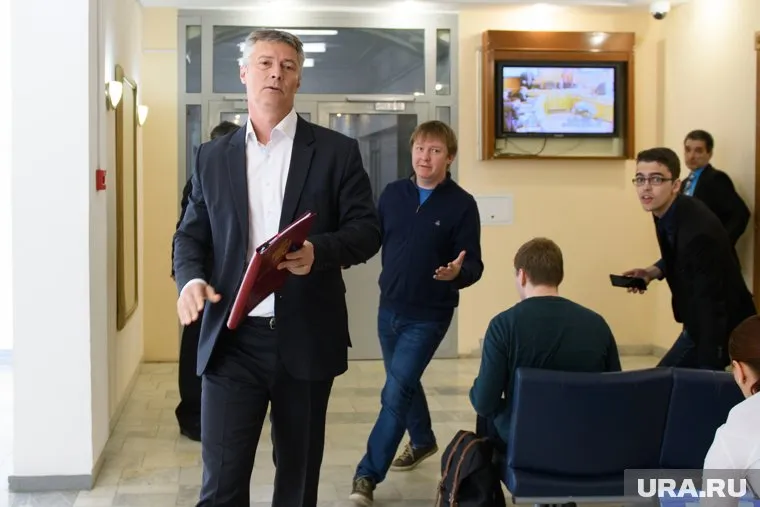 Уходящий в отставку мэр планирует пообщаться с иностранцами