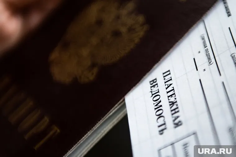 Суд восстановил вахтовика из ХМАО на работе и потребовал выплатить компенсацию