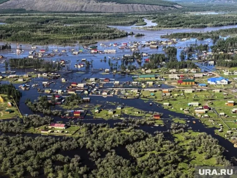 Пять сел и дороги подтопило в Оймяконском районе, где из-за обильных осадков из берегов вышли три реки