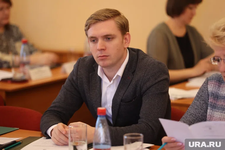 Максим Пивоваров работает замдиректора по ВР в школе №49 города Сочи