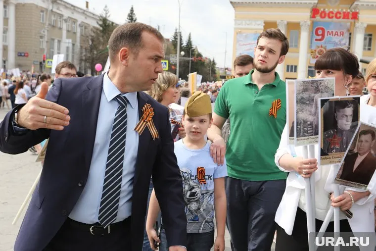 Вадим Шумков с сыновьями пронес в «Бессмертном полку» фотографии своих родственников-ветеранов