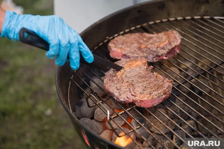 Фастфуд и жареное мясо повышают риск рака кишечника