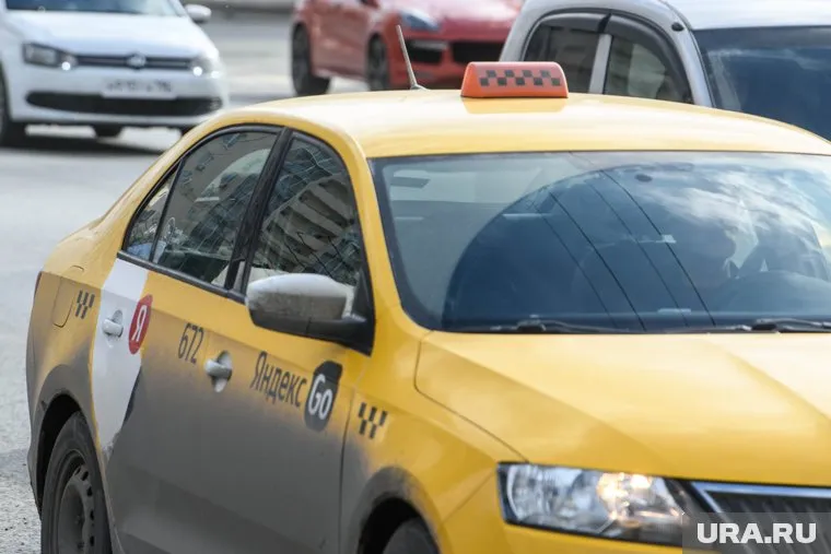 Законопроект, предусматривающий обязательный перевод таксопарков на машины производителей из РФ, доработают