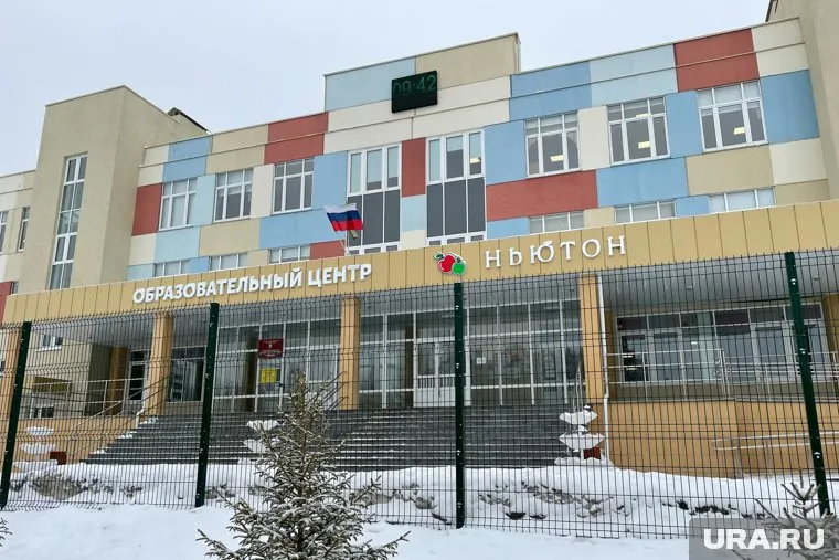 Часть домов в ЖК "Ньютон" оставили прикрепленными к переполненному учениками корпусу