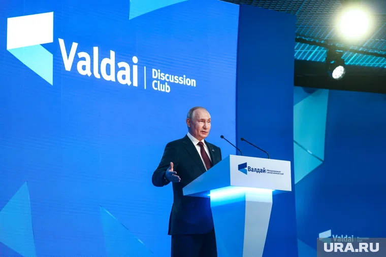 Путин назвал способность идти в ногу со временем условием величия государства