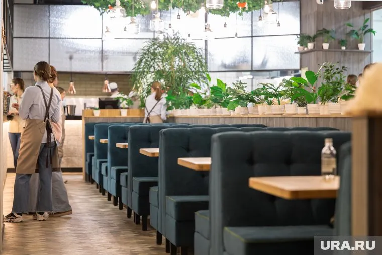 Ужин в ресторане в среднем обойдется в 2,7 тысячи рублей