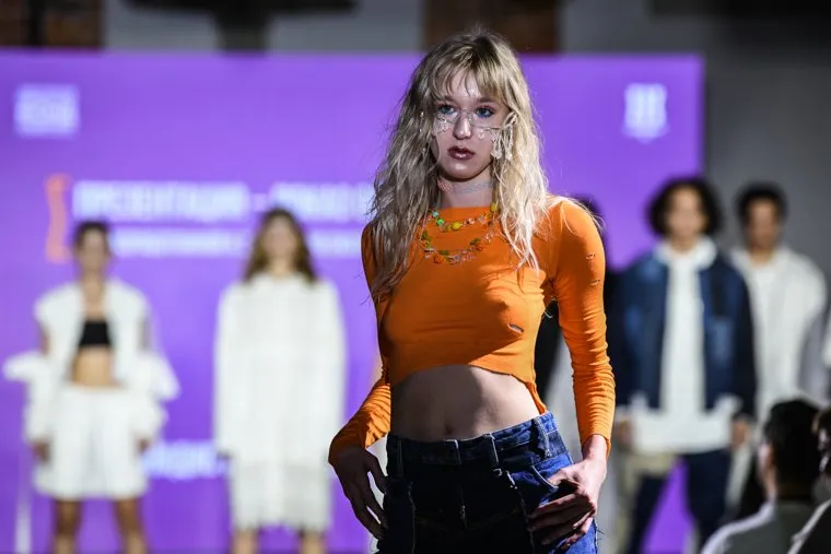 Презентация-показ одежды, разработанной к 300-летию Екатеринбурга. Екатеринбург