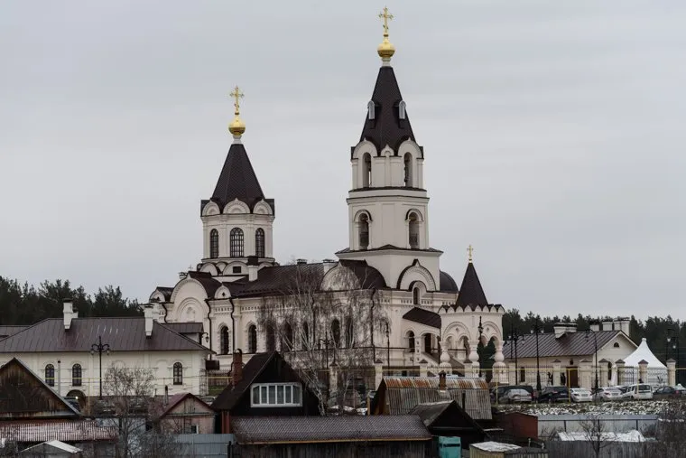 Божественная литургия в храме Архангела Михаила  села Новоипатово. Свердловская область