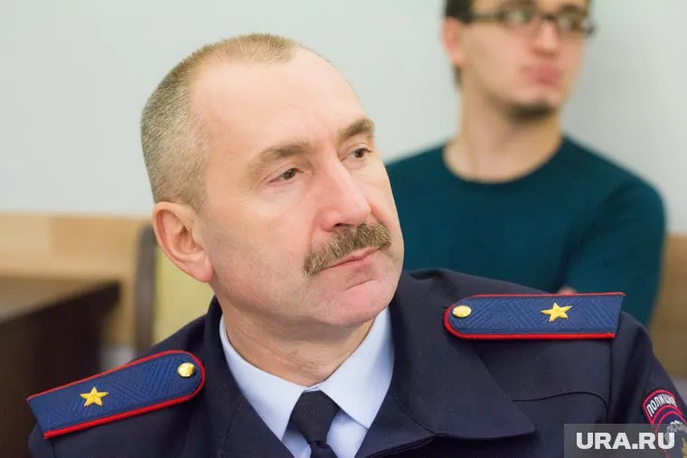 Экс-глава УМВД ХМАО Василий Романица сделал приятный подарок перед уходом на повышение