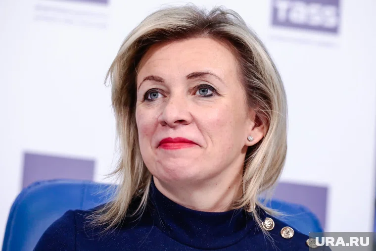 Захарова задалась вопросом, просто так ли Зеленский использовал именно эти глаголы на английском языке