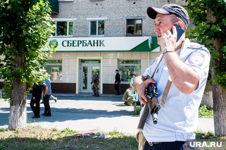 Злоумышленник захватил заложников в офисе Сбербанка на Червишевском тракте в Тюмени